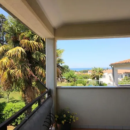 Apartman Ferienwohnung Andrea Mit Meerblick, Balkon Mit Gartenmobeln, Strandnah, Ruhige Lage Porec