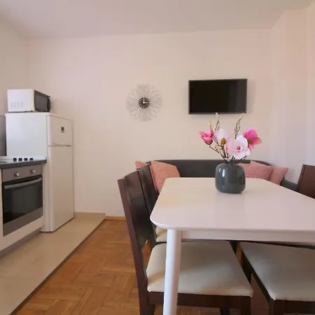 Ferienwohnung Andrea Mit Meerblick, Balkon Mit Gartenmobeln, Strandnah, Ruhige Lage Apartman