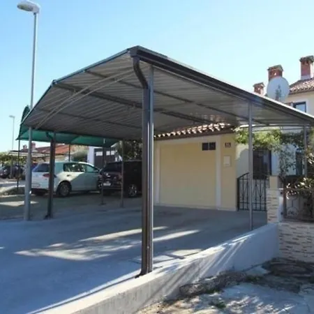 Апартаменты Ferienwohnung Andrea Mit Meerblick, Balkon Mit Gartenmobeln, Strandnah, Ruhige Lage Пореч